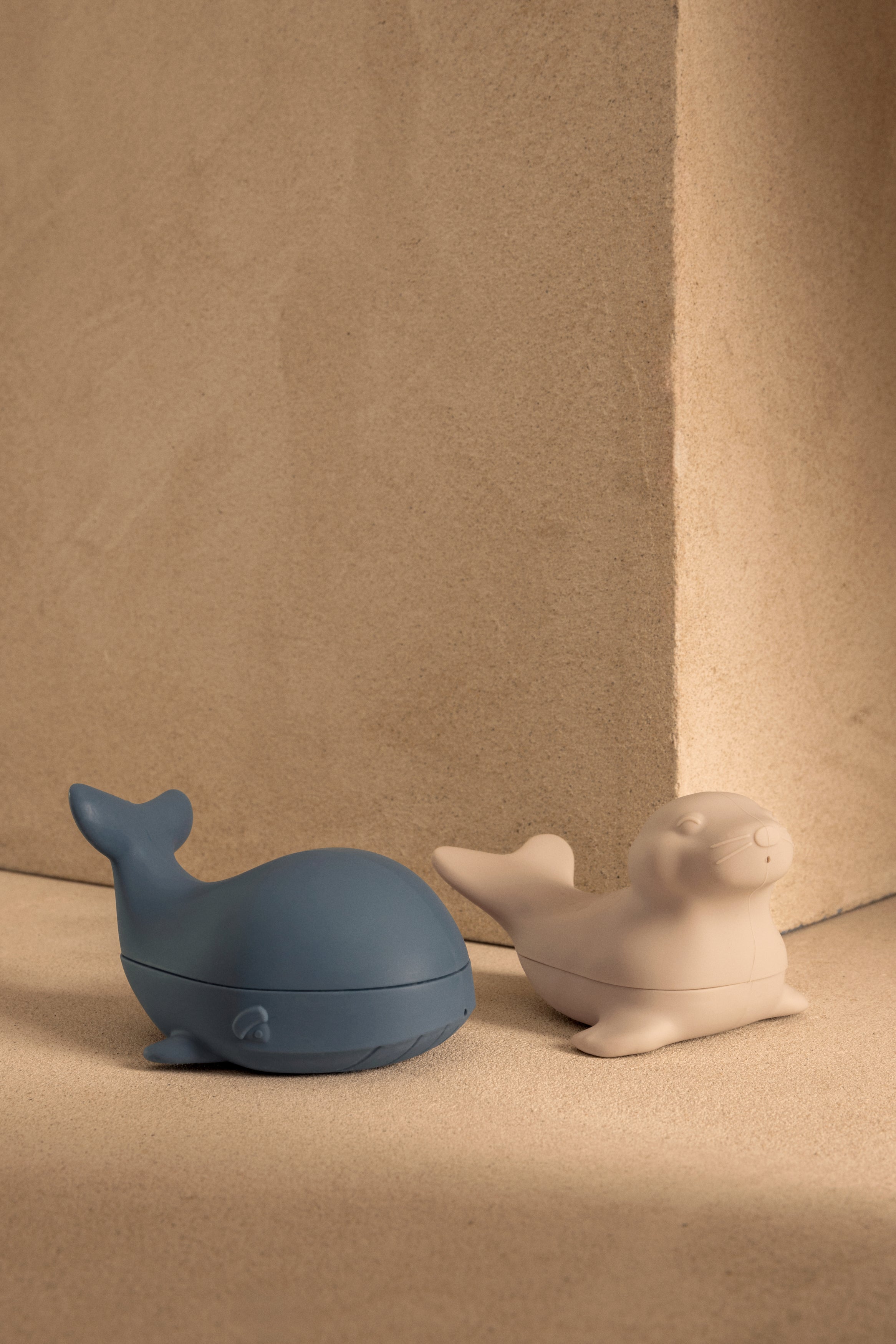 Brinquedos de banho Duncan Arctic | Whale blue / Sandy