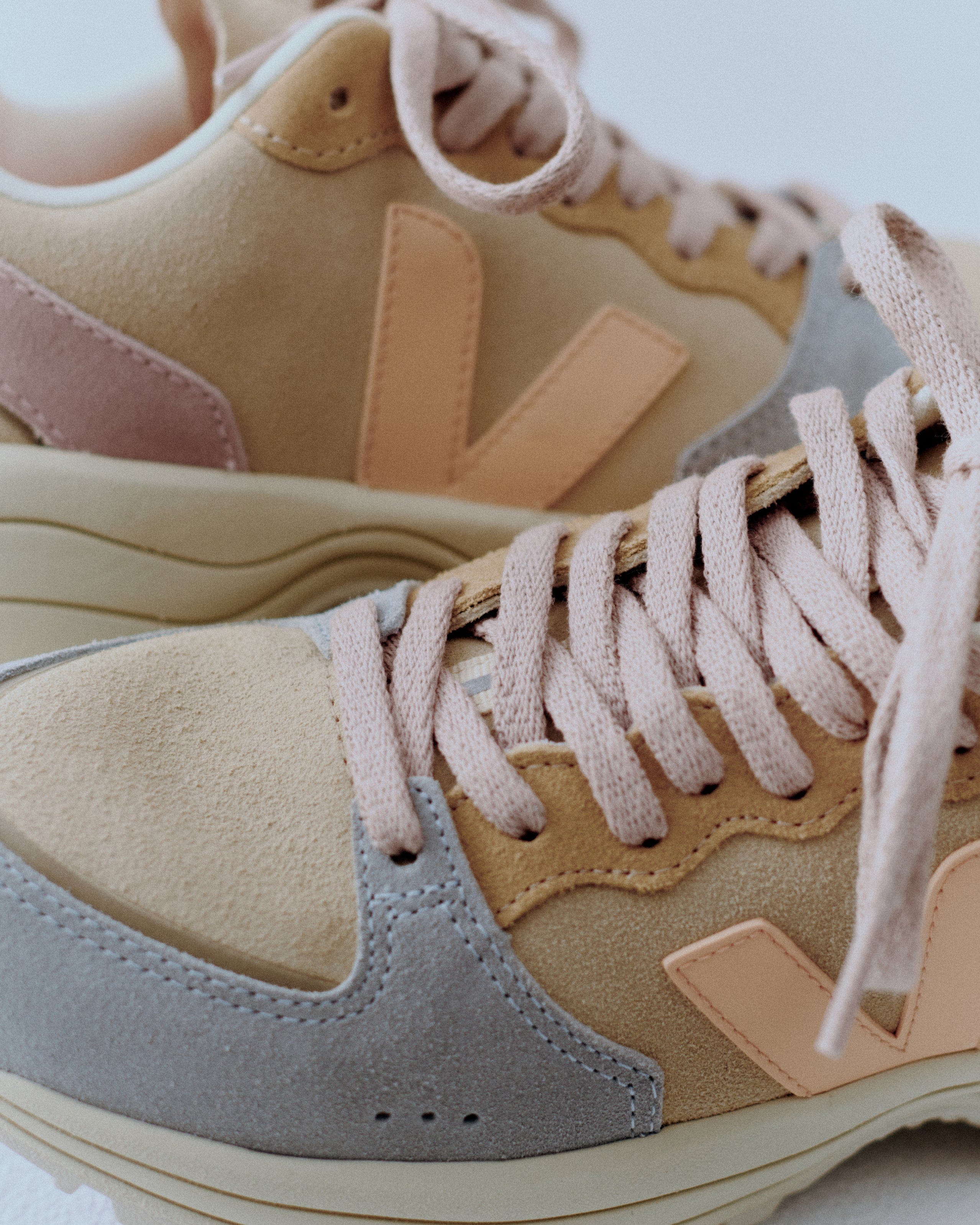 Veja Sapatilhas Venturi Suede Almond Peach